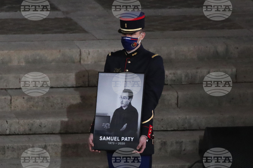 Осем души бяха осъдени във Франция за подпомагане на обезглавяването на учител