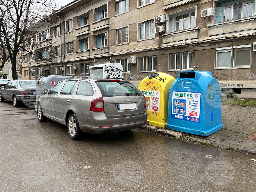 Община Русе призовава за спазване на забраната за паркиране в близост до съдовете за отпадъци