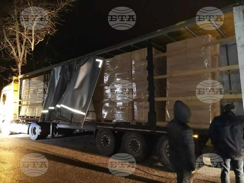 Прокуратурата разследва задържани при спецоперация в Хасково 413 960 кутии цигари без бандерол