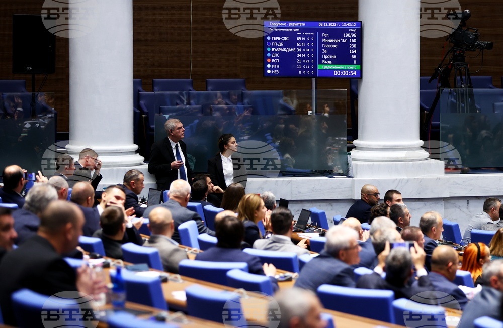 Със 164 гласа "за" парламентът прие на първо четене промените в Конституцията
