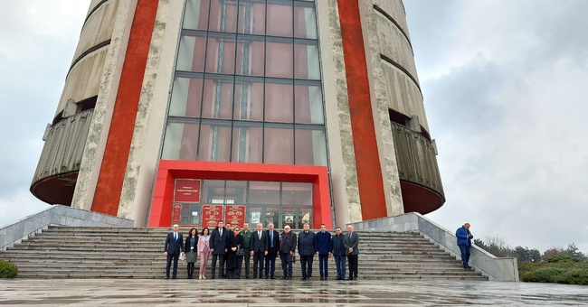 В навечерието на честванията на Плевенската епопея Румен Петков и посланиците на Русия и Беларус почетоха паметта на хилядите загинали воини за Свободата на България