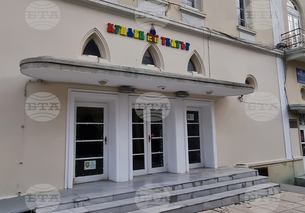 Кукленият театър в Сливен представя три коледни заглавия и празнични инициативи