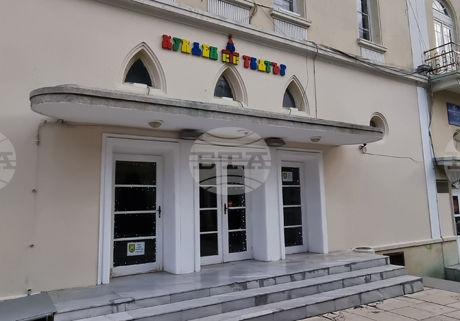 Кукленият театър в Сливен представя три коледни заглавия и празнични инициативи