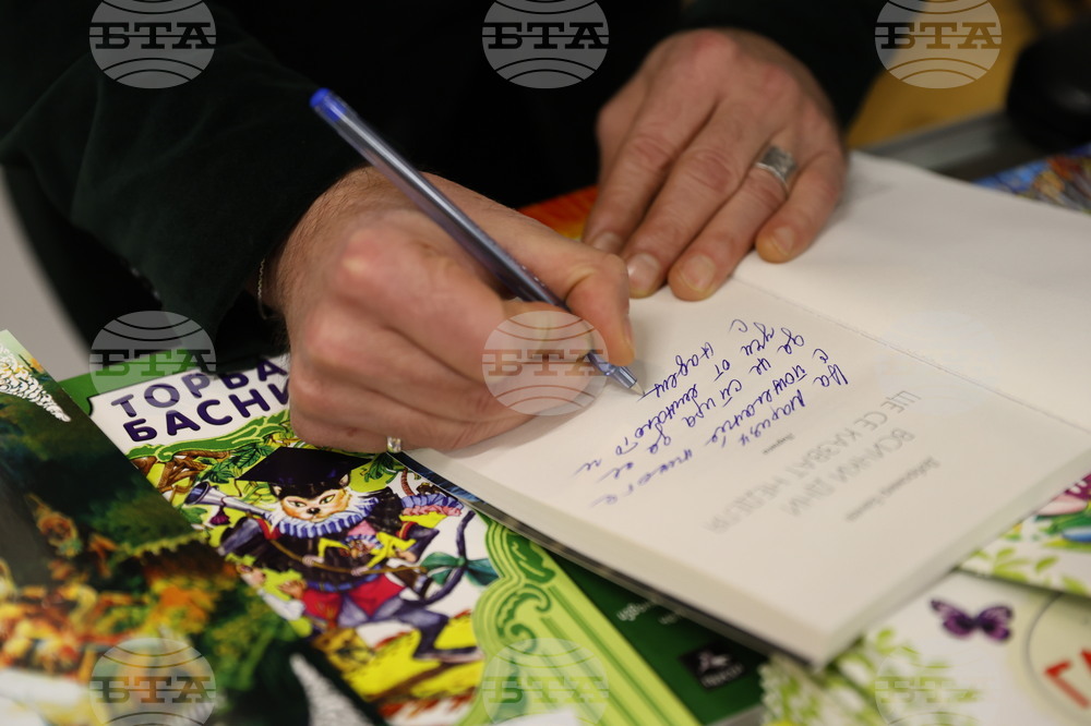 Международен панаир на книгата - щанд на изд. „Изида“ - Добромир Банев - „Всички дни ще се казват неделя“ - книга