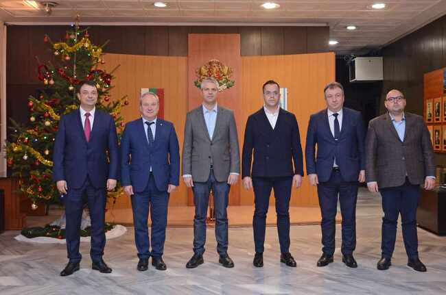 Община Разград: Кметът Добрин Добрев участва в среща на кметовете от Североизтока, на която бе подписана декларация за сътрудничество между градоначалниците на 6 общини