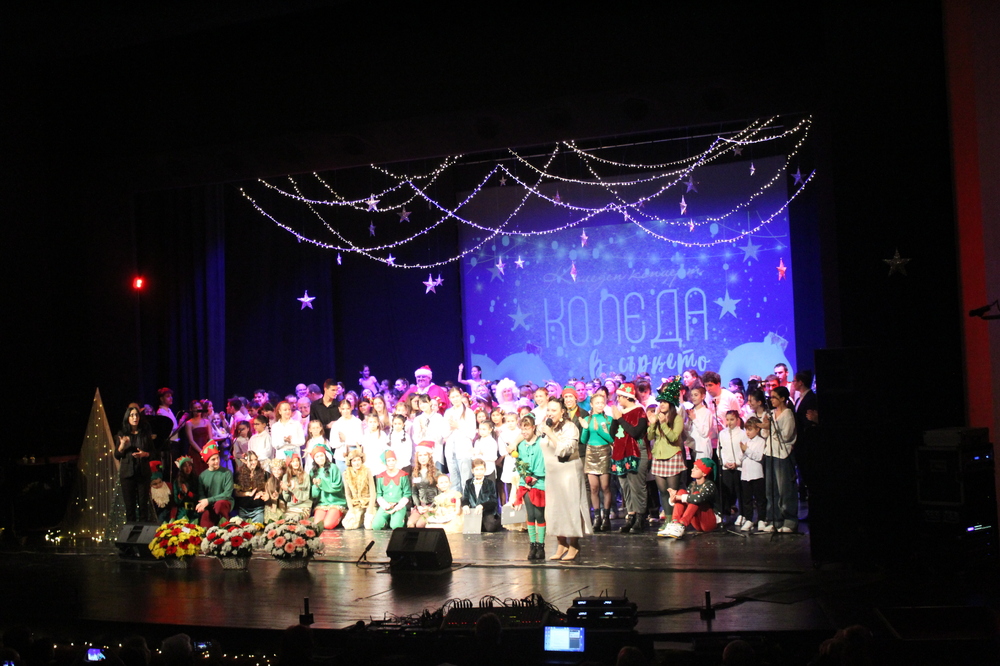 Празничният благотворителен концерт на Община Русе „Коледа в сърцето“ препълни Доходното здание