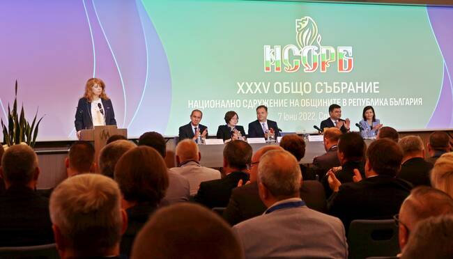 За реална децентрализация на общините, гарантирана в Конституцията, призова вицепрезидентът