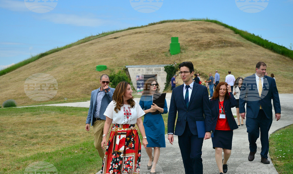 Село Свещари - Тракийска царска гробница - откриване