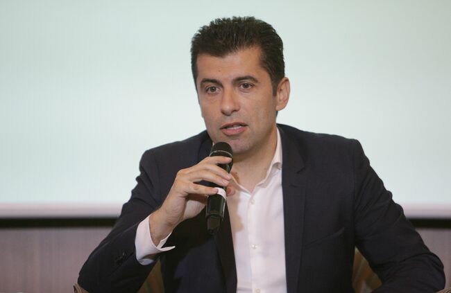 Общините са най-важната част от управлението на България, защото са най-близо до хората, заяви премиерът Кирил Петков