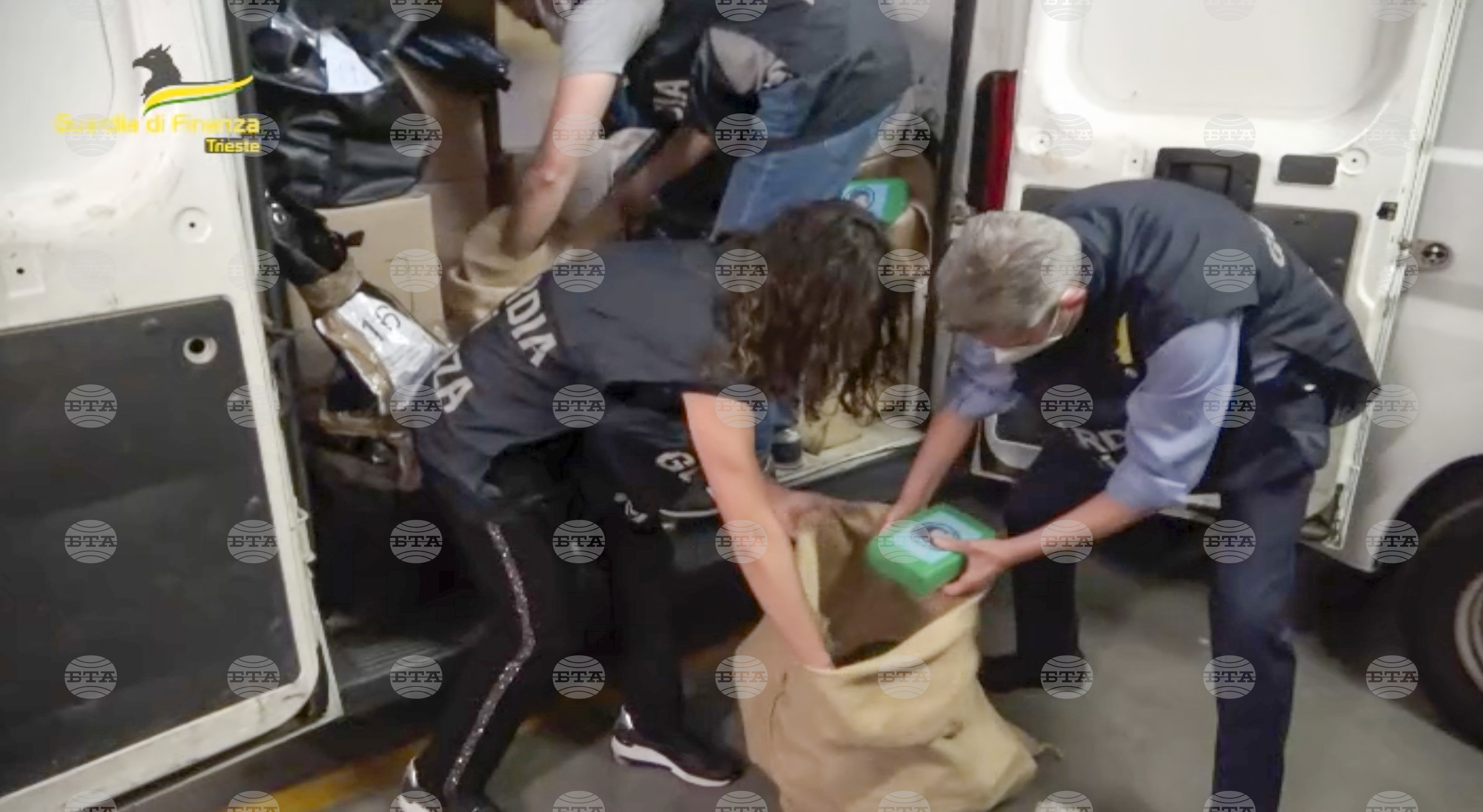 Италианската полиция арестува 384 души и конфискува 1,4 тона наркотици