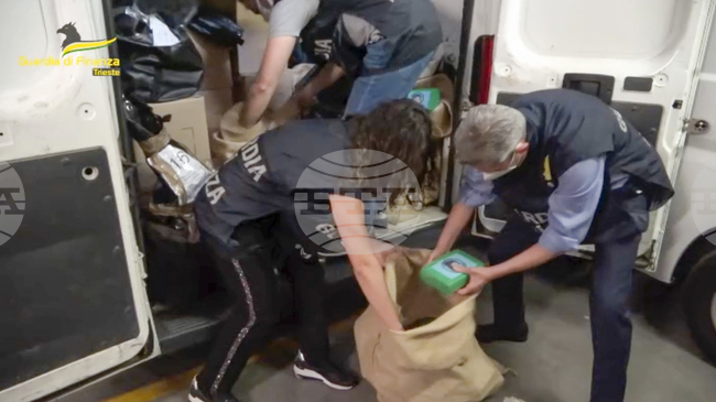 Италианската полиция арестува 384 души и конфискува 1,4 тона наркотици 