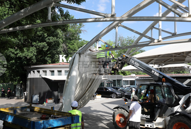 Столична община ще премахне конструкциите на автокъща „Капитолия“ от Борисовата градина, съобщи кметът Терзиев 