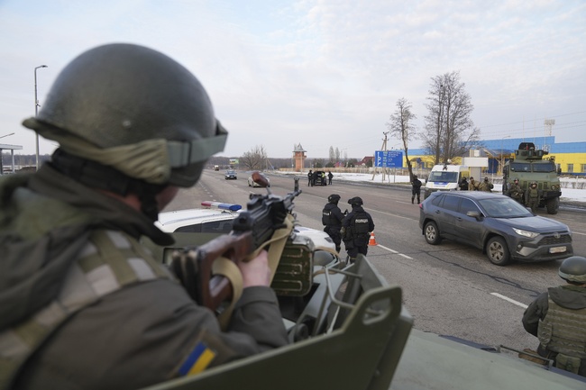В Донецк бяха забелязани танкови колони, след като Путин призна независимостта на отцепилите се региони в Източна Украйна
