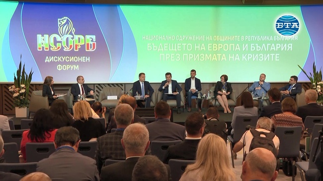 Общините са най-важната част от управлението на България, защото са най-близо до хората, заяви премиерът Кирил Петков