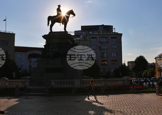 Паметник на цар Освободител - слънце - залез