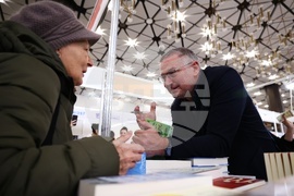 Международен панаир на книгата - щанд на „Жанет 45“ - Георги Господинов