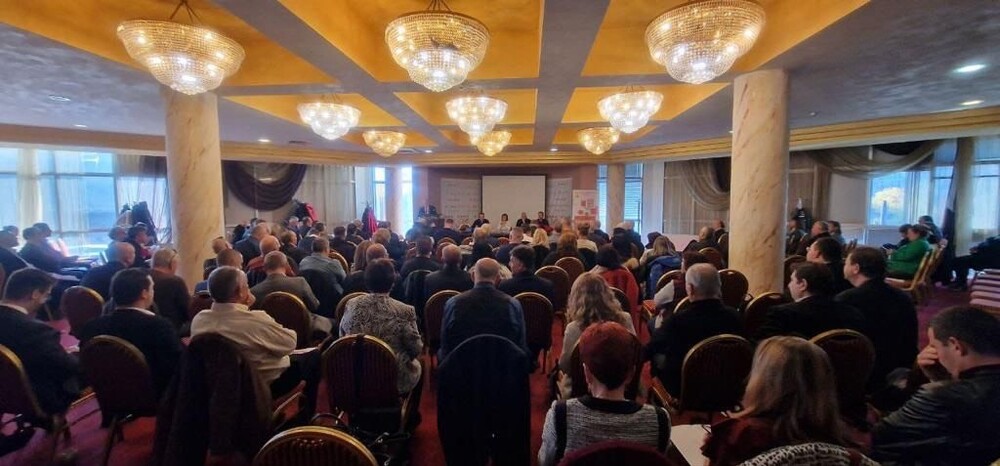 Нинова в Стара Загора: Сглобката си разпределя регулаторите даже и през Конституцията, за да векува във властта