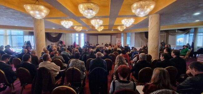 Нинова в Стара Загора: Сглобката си разпределя регулаторите даже и през Конституцията, за да векува във властта