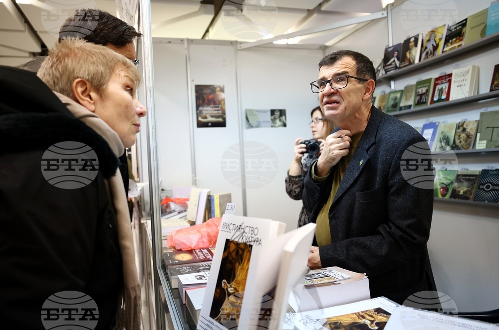 Международен панаир на книгата - щанд на „Жанет 45“ - проф. Владимир Градев