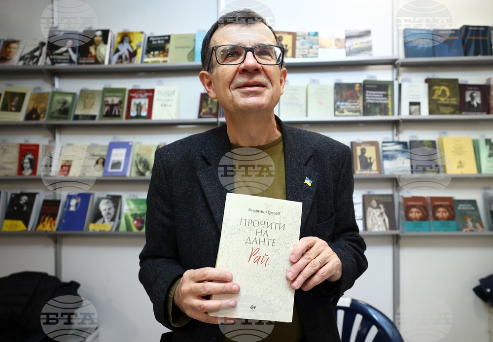 Международен панаир на книгата - щанд на „Жанет 45“ - проф. Владимир Градев