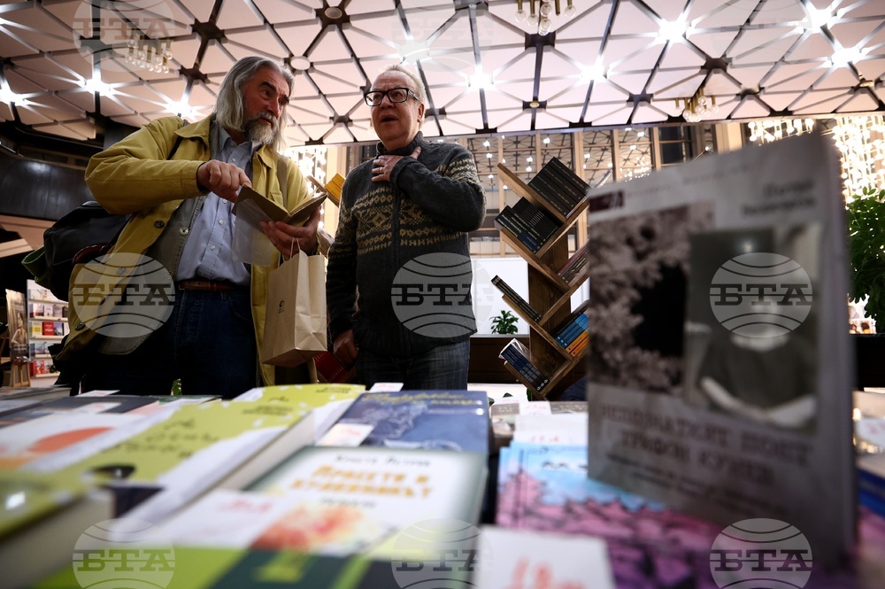 Международен панаир на книгата - щанд на издателство „Библиотека България“ - Петър Величков