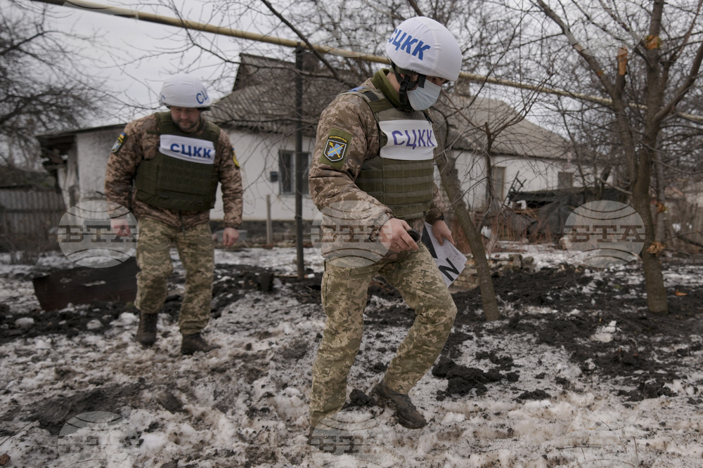Подкрепяните от Русия сепаратисти в Украйна заявиха, че двама цивилни са загинали при обстрел от силите на Киев