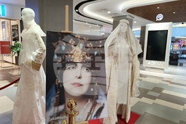 Румъния - тоалети на кралица Мария