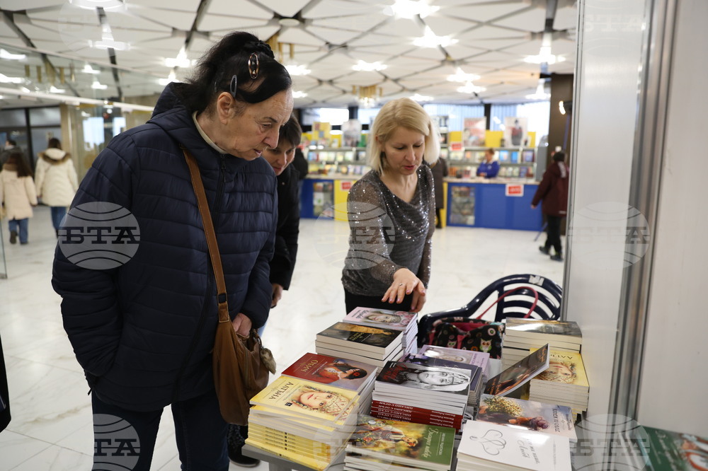 Международен панаир на книгата - щанд на „Изида“ - Ивелина Радионова