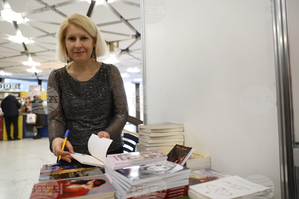 Международен панаир на книгата - щанд на „Изида“ - Ивелина Радионова