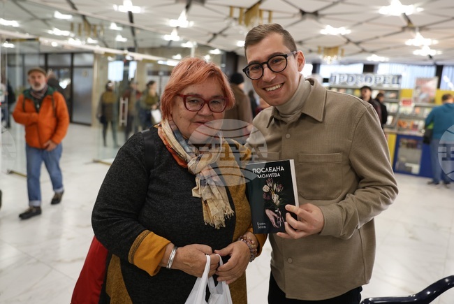 Международен панаир на книгата - щанд на „Изида“ - Боян Боев