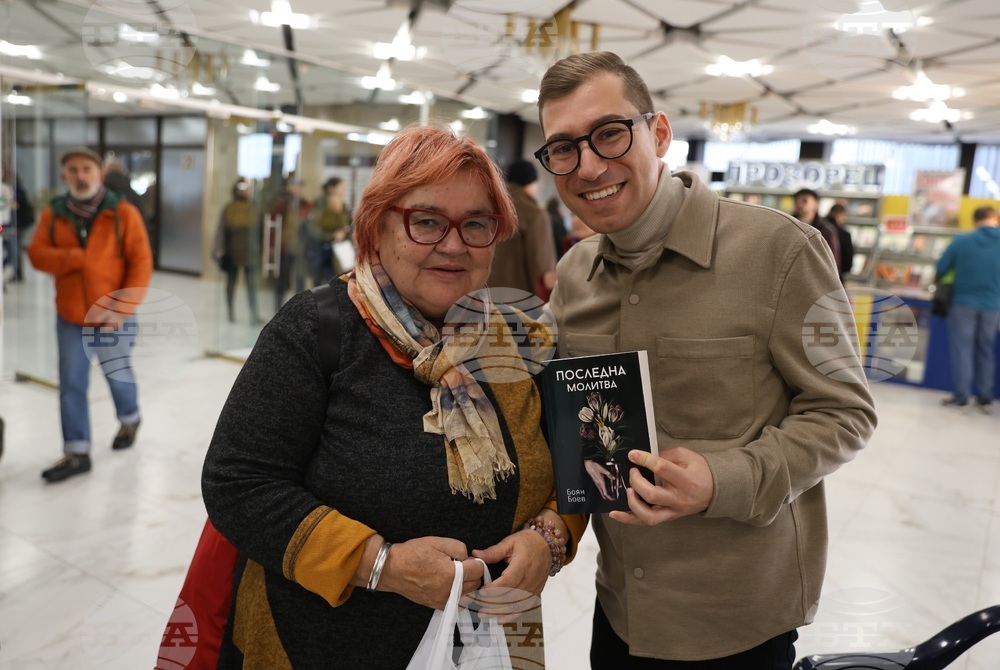 Международен панаир на книгата - щанд на „Изида“ - Боян Боев