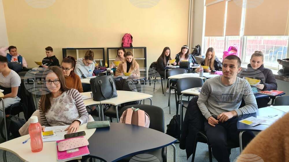 Дигитална платформа помага в кариерното ориентиране на учениците в Силистренско