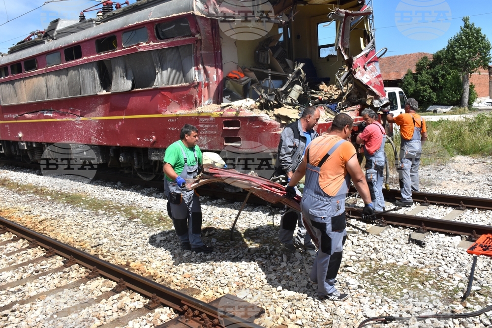Димово - гара Орешец - жп прелез - инцидент - възстановено движение - разчистване 