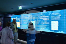 Село Свещари - Тракийска царска гробница - туристи