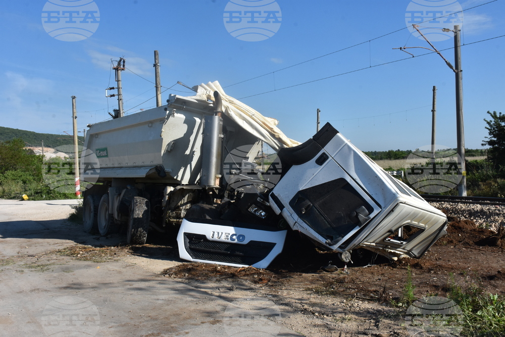 Димово - гара Орешец - жп прелез - инцидент - възстановено движение - разчистване
