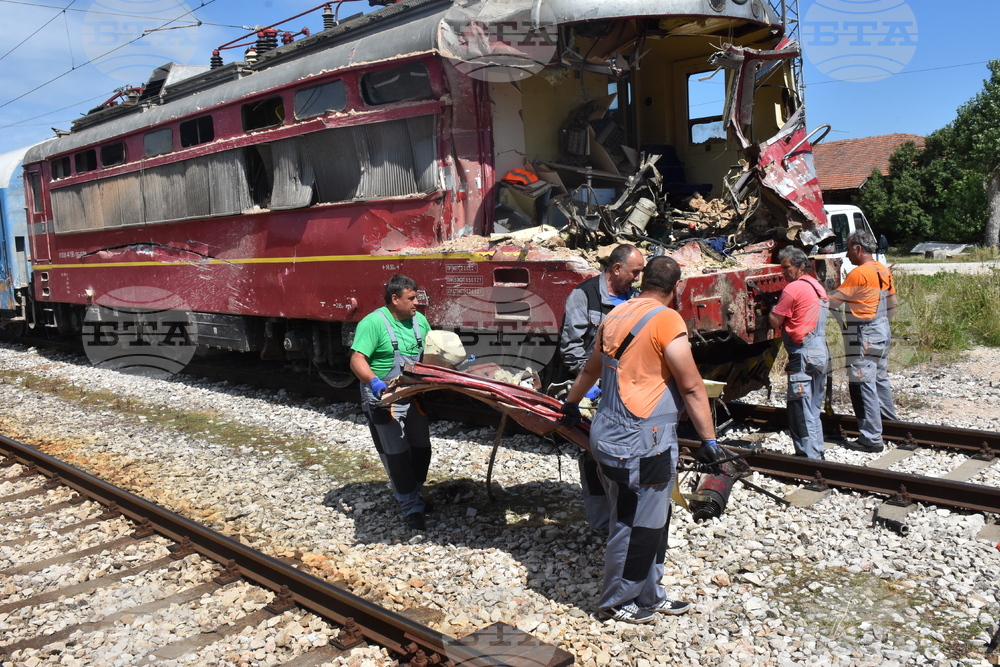 Димово - гара Орешец - жп прелез - инцидент - възстановено движение - разчистване 