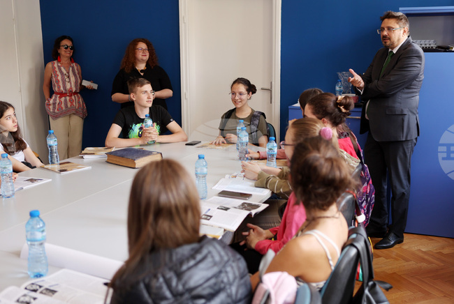 БТА - ученици - проект - медийна грамотност на Балканите