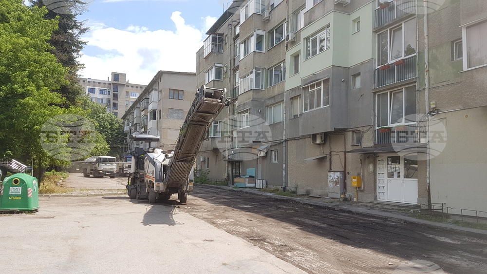 Започнаха ремонтите на улици от капиталовата програма в Търговище