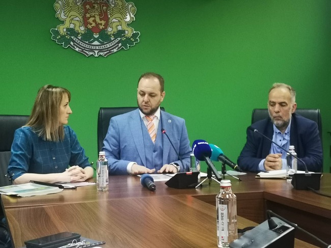 Явно не е имало достатъчно сериозен и обстоен разговор за постигане на консенсус преди внасянето за разглеждане на актуализацията на бюджета, заяви министър Сандов
