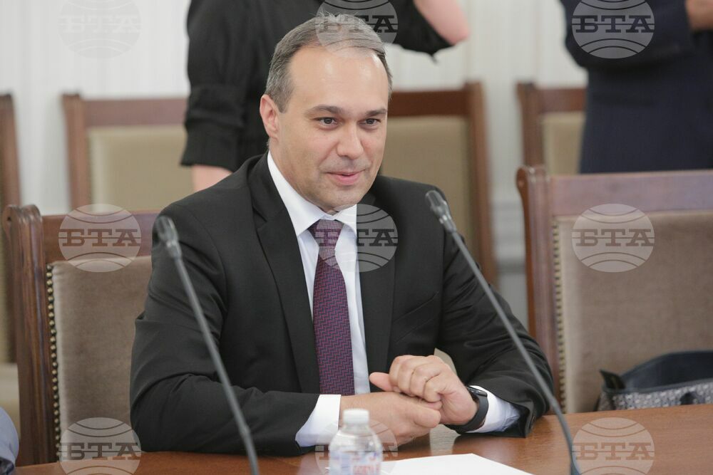 Политическата класа в България е изправена пред тест за държавност, заяви министърът на отбраната