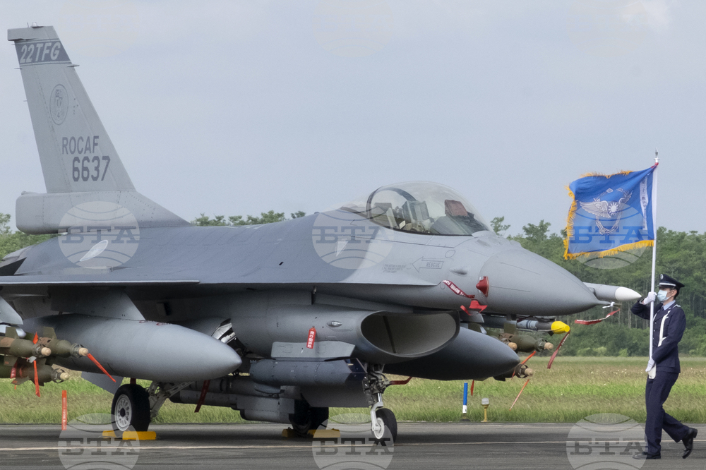 Американски производители на Ф-16 работят извънредно, за да ускорят доставката на изтребителите за Тайван, заяви Тайпе