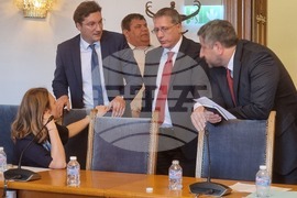 Парламент - Комисия по конституционни и правни въпроси