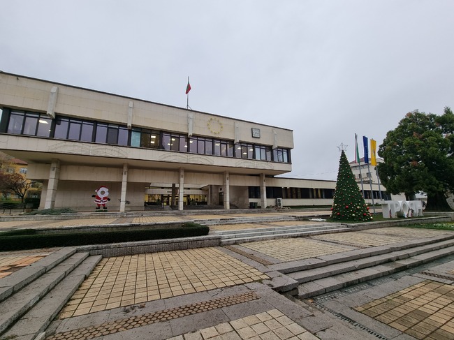 За осма поредна година община Троян организира благотворителната кампания „Подари на непознат“