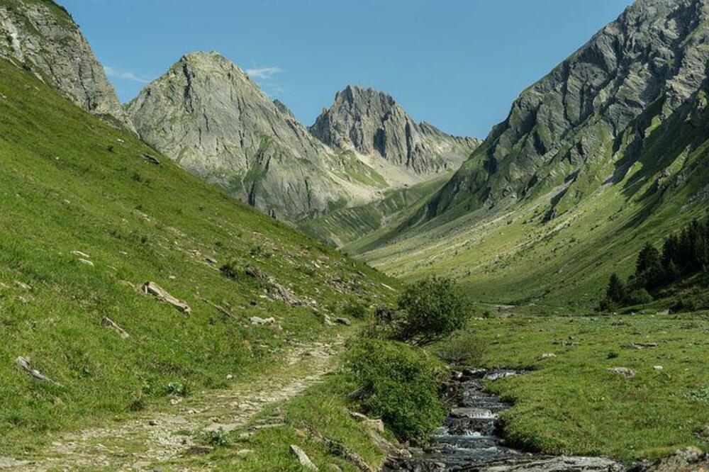 Стотина германски ученици бяха спасени в австрийските Алпи