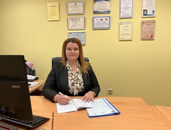 Осъществява се връзка с близки и роднини на хората, настанени в незаконните домове за възрастни в мъглижкото село Ягода