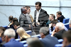 Парламент - извънредно заседание