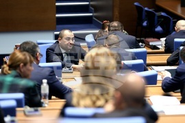 Парламент - извънредно заседание
