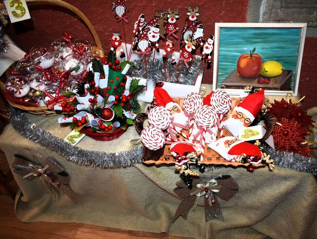 Открит е благотворителният базар на деца с увреждания от Асеновград