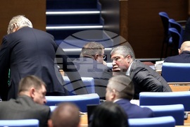Парламент - извънредно заседание