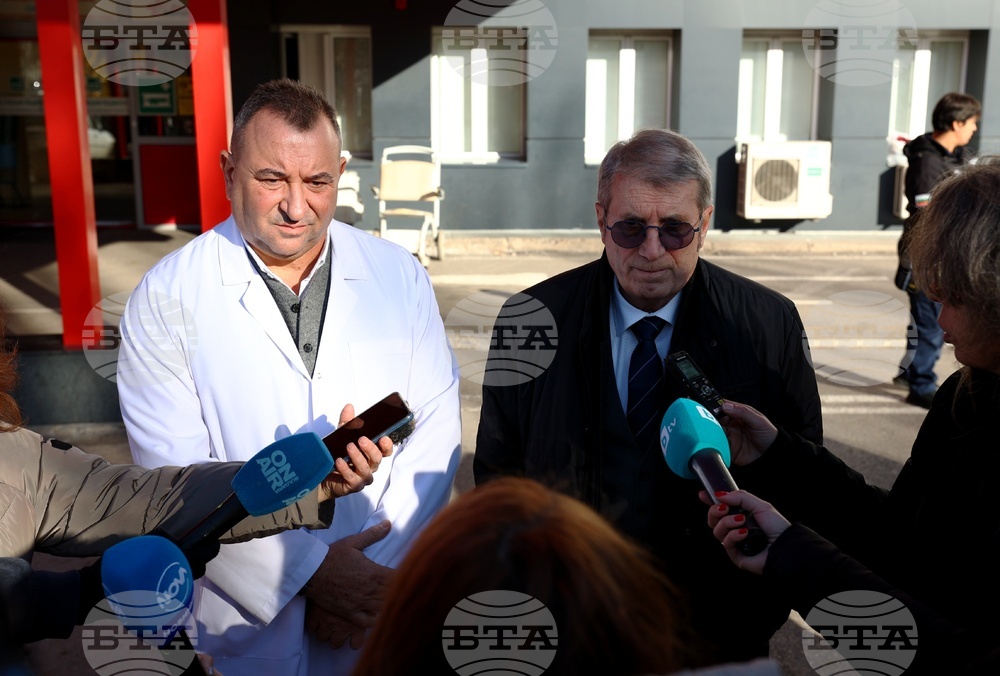 Министър Христо Хинков се срещна с ръководството и работещи в болница „Пирогов“